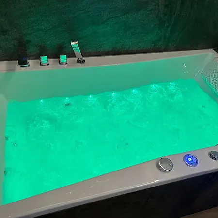 Ocean Black Jacuzzi Krakau Exterior foto