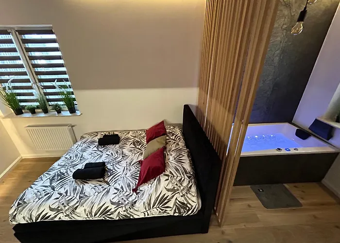 Ocean Black Jacuzzi
