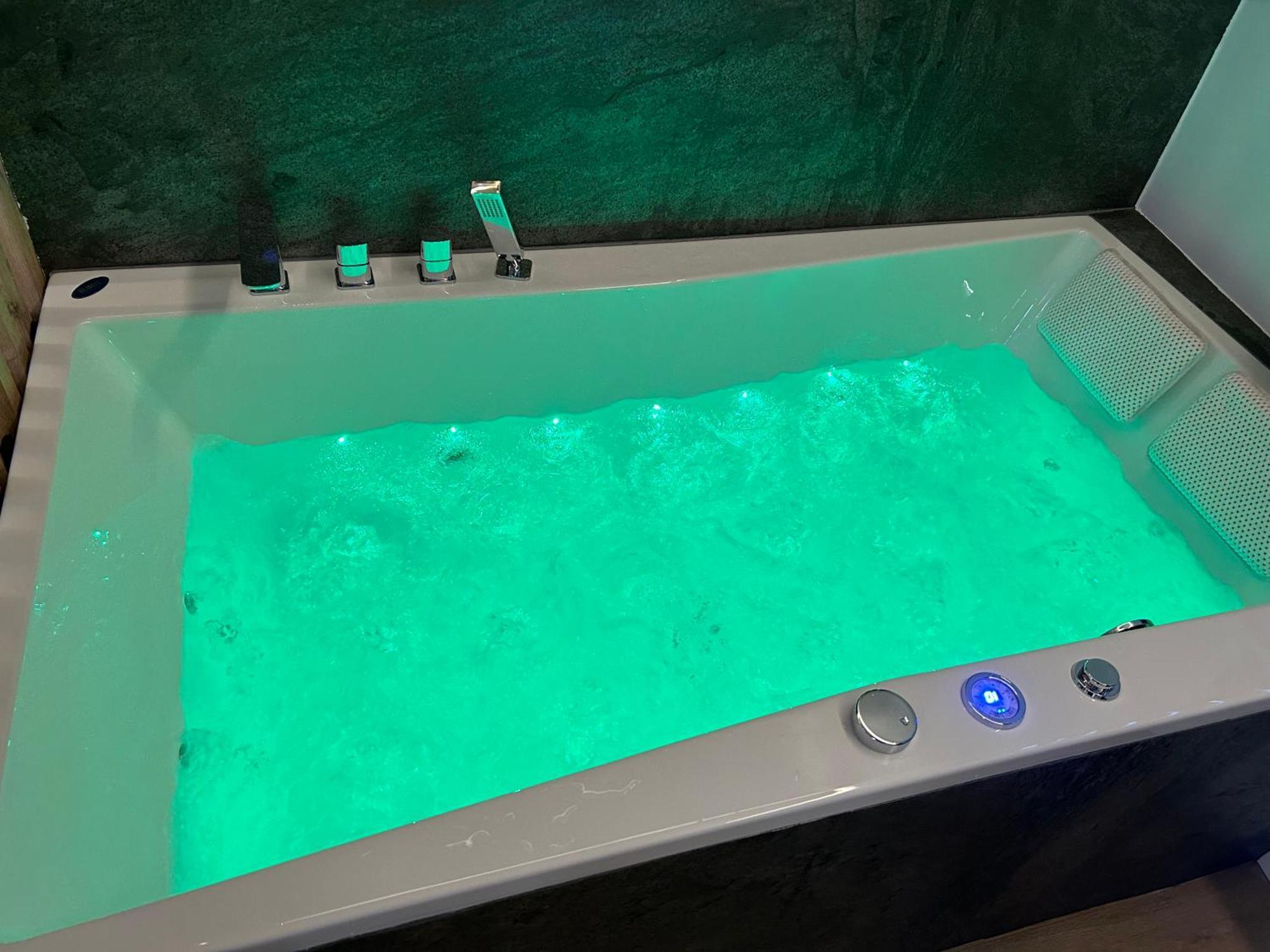 Ocean Black Jacuzzi Apartment Krakow
