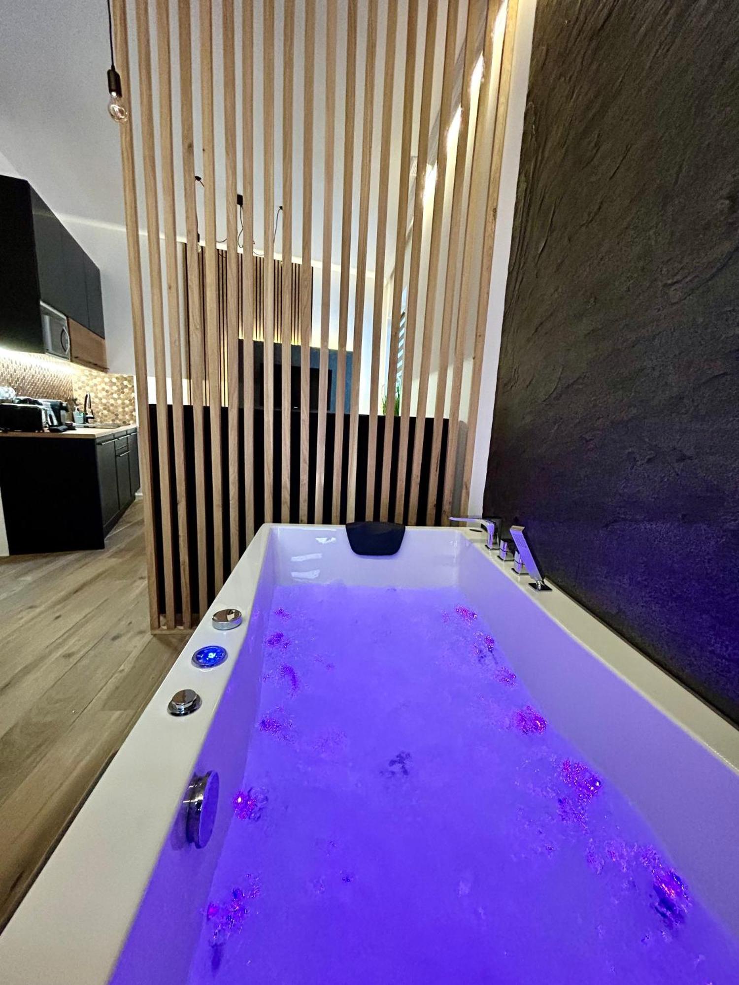 Ocean Black Jacuzzi Krakow