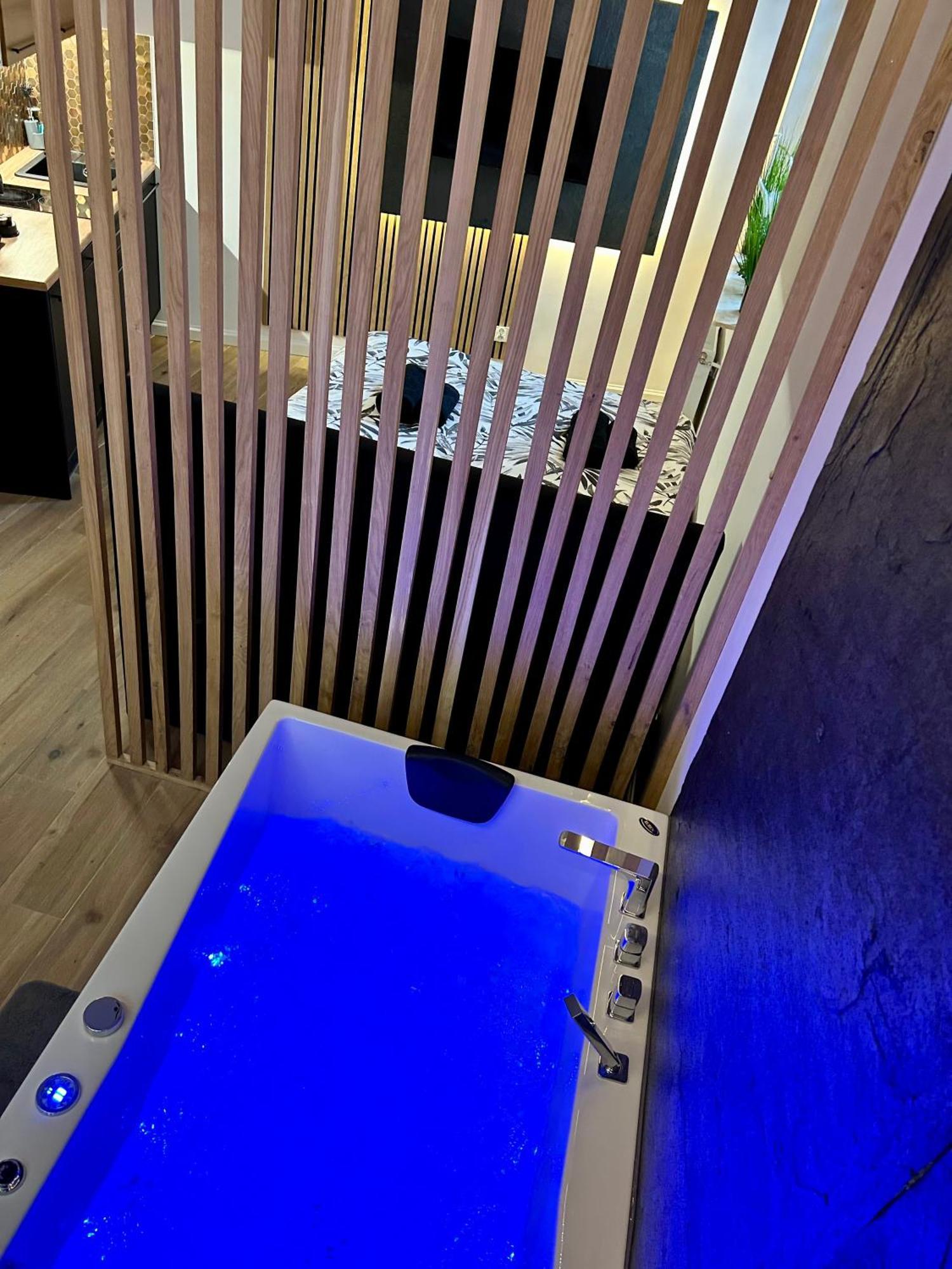 Ocean Black Jacuzzi Krakow
