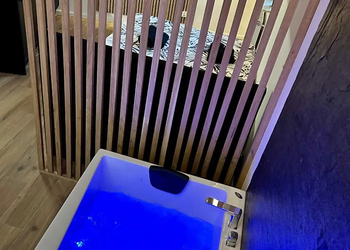Ocean Black Jacuzzi